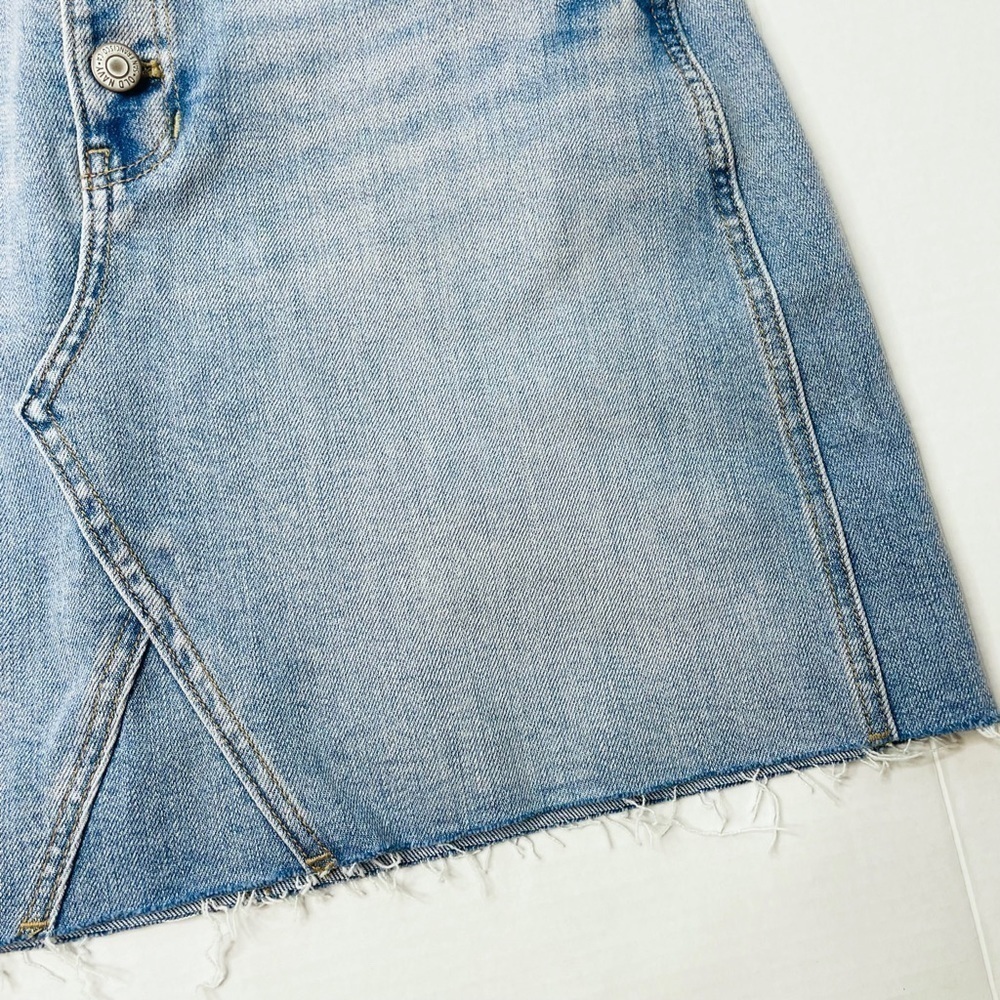 Old Navy Women’s Light Blue Denim A-Line Raw Hem Jean Mini Skirt Size 8 NWT - Picture 3 of 10